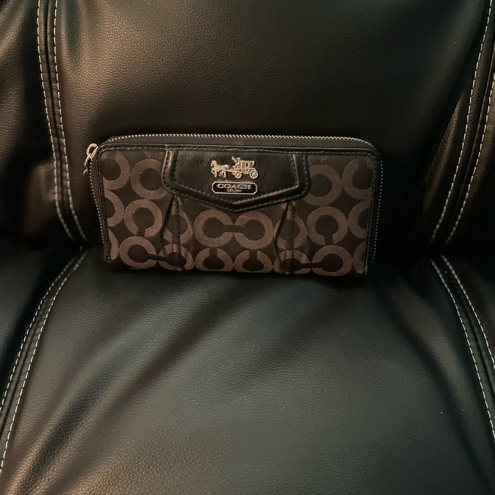 COPY - Coach Zip Wallet without Tags